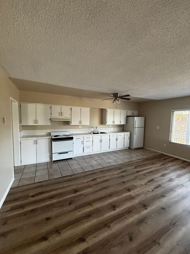 Interior Photo - 1146