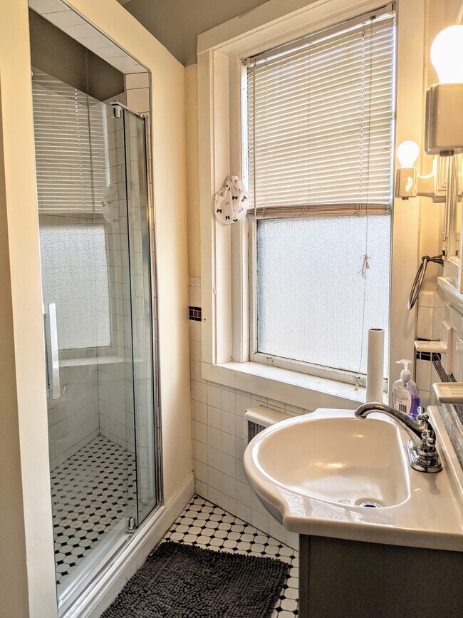 Building Photo - 6 Claflin Rd