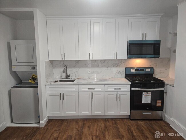 Building Photo - 12 N 6th Ave