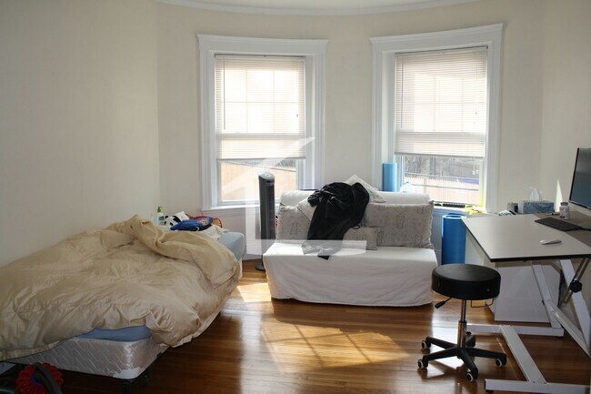 Foto del edificio - 15% off fee!  Near Coolidge Corner!  XL Rooms, 2 baths! Modern Apps