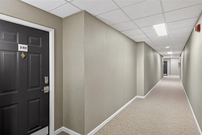 Foto del edificio - 1075 Peachtree Walk NE