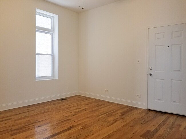 Building Photo - 1712 W Sunnyside Ave