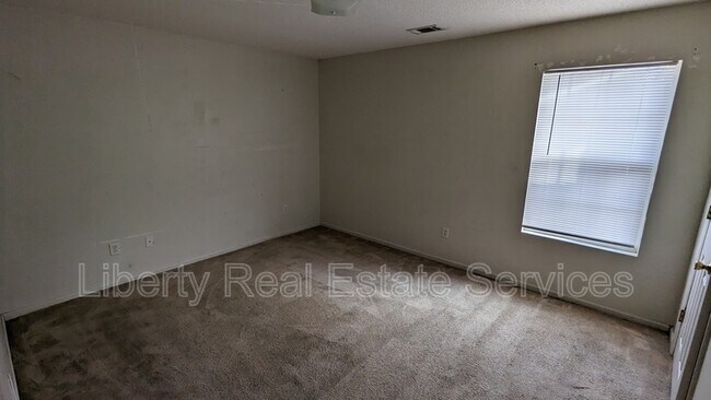 Building Photo - 133 Rolland St