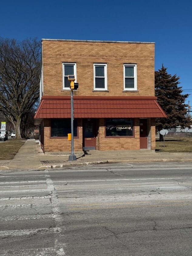 Primary Photo - 369 W Broadway St