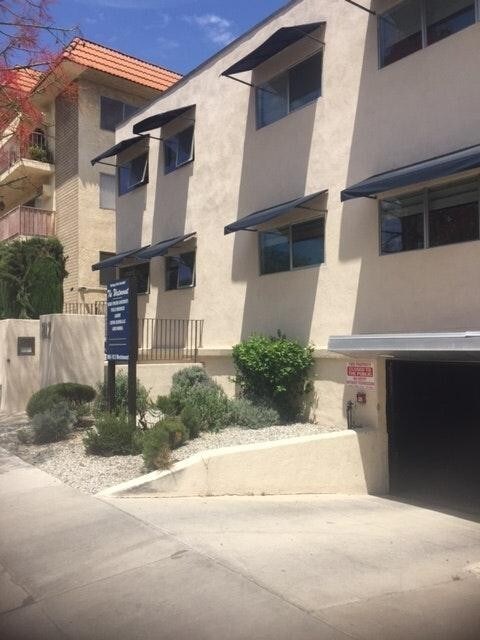 Foto del edificio - 808-812 Westmount Dr
