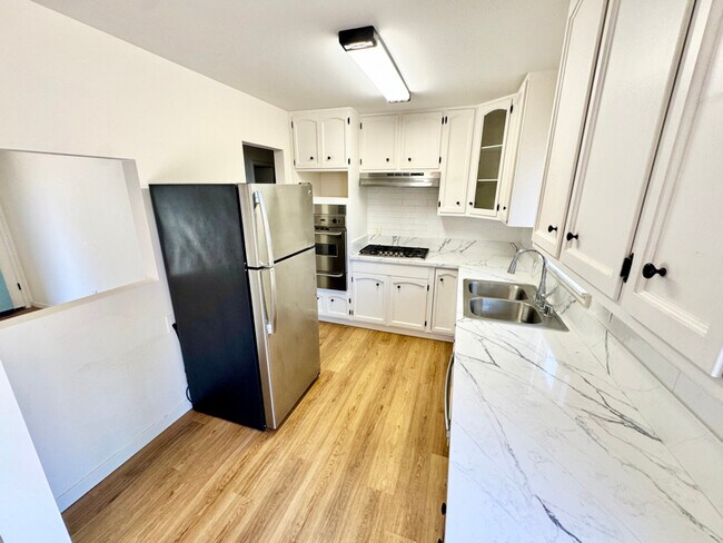 Foto del edificio - 5160 Cole St