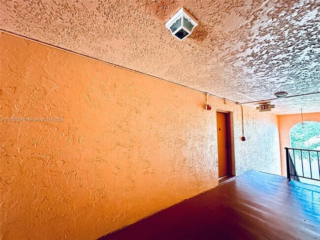 Foto del edificio - 7231 Miami Lakes Dr