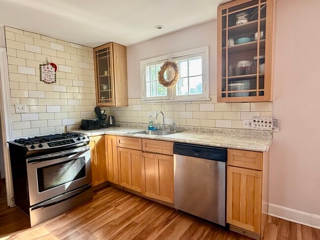Foto del edificio - 337 N Elmwood Ave
