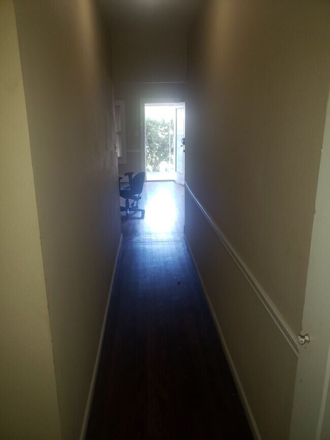 Foto del edificio - 3328-3330 Avenue E