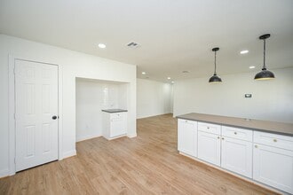 Building Photo - 4710 Hershe St