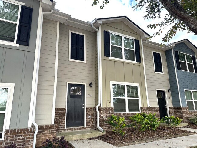 Foto del edificio - Prime location! Minutes to I-85, Fairburn, Union City, Trilith, LVP flooring, newly renovated, pr...