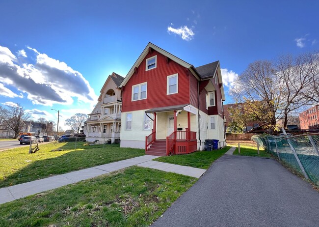 Building Photo - Four Bedroom Single-Family Home