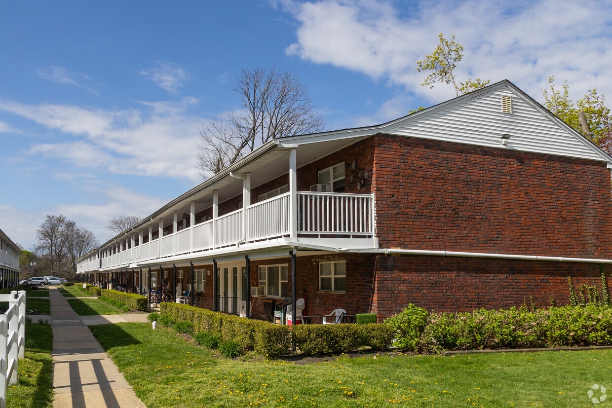 Primary Photo - Virginia Court Apartments