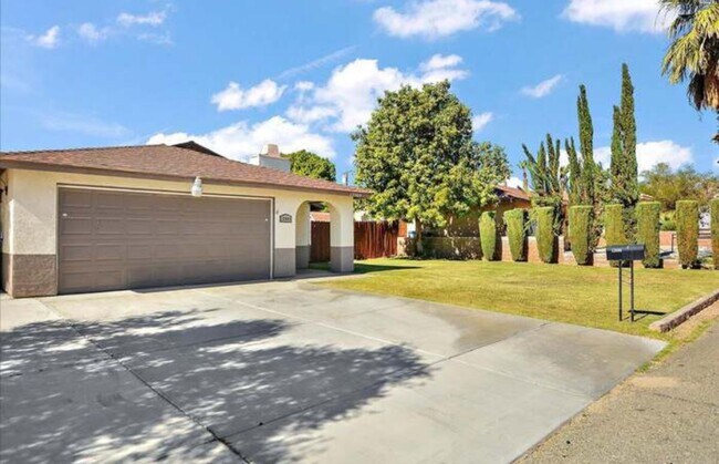 Foto del edificio - AVAILABLE NOW! STUNNING 3 Bed 2 Bath Home ...