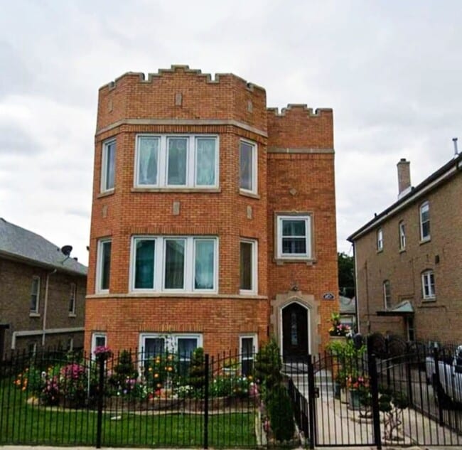 Front of building - 4820 S Keeler Ave