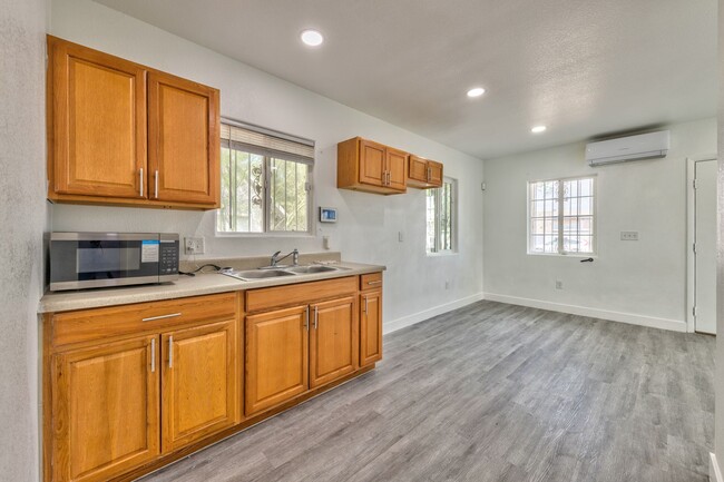 Building Photo - 339 N 10th St