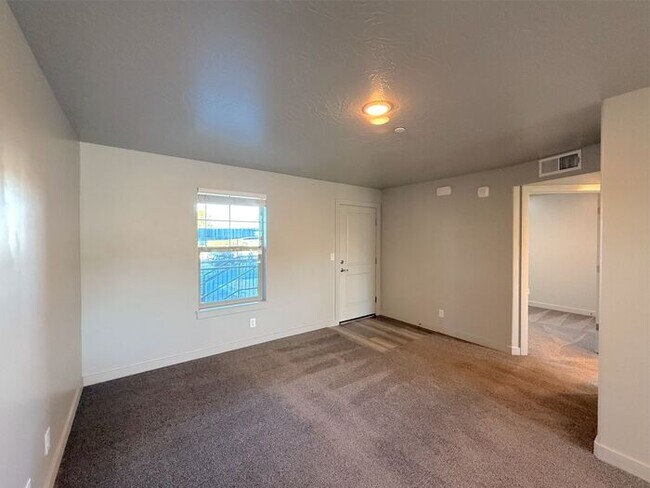 Foto del edificio - 2 bed, 1 bath Condo