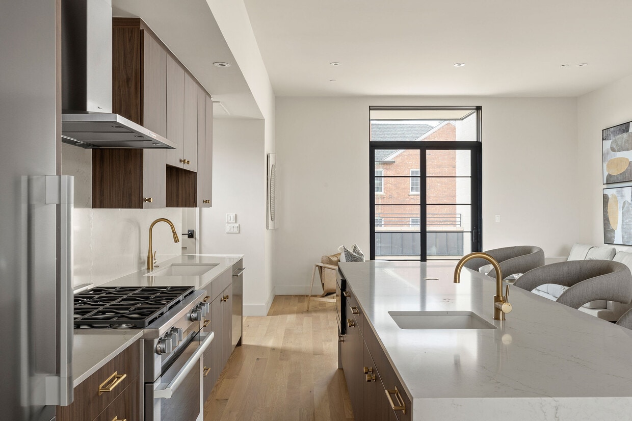 Foto principal - 1325 N Dewey Ave