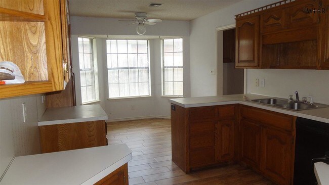 Foto del edificio - 2511 Tinker Trail