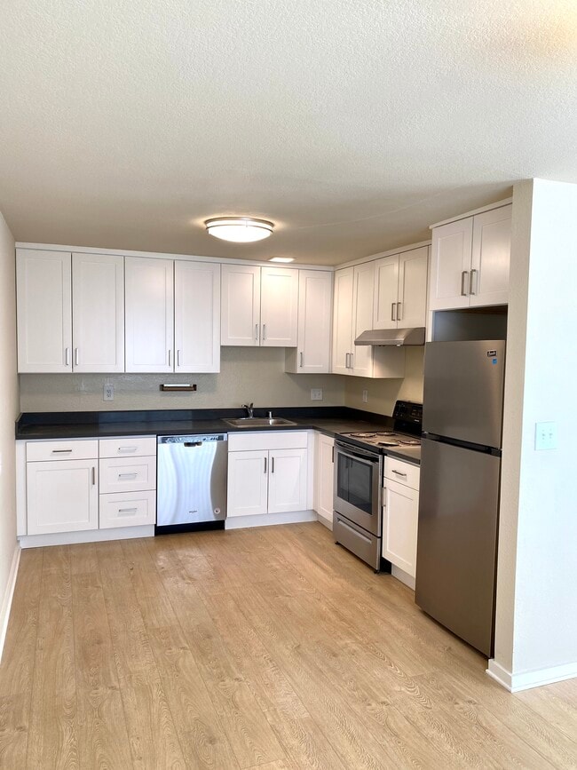 Building Photo - 677 Valencia St