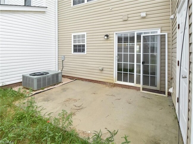 Building Photo - 3922 Village Park Ct