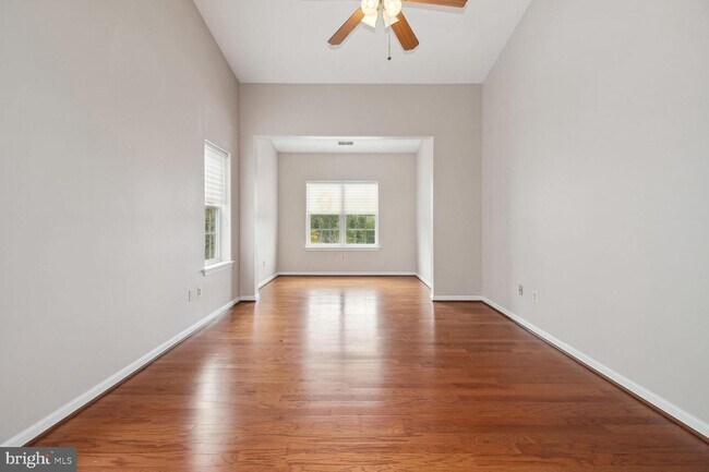 Foto del edificio - 592 Hopkins Landing Dr
