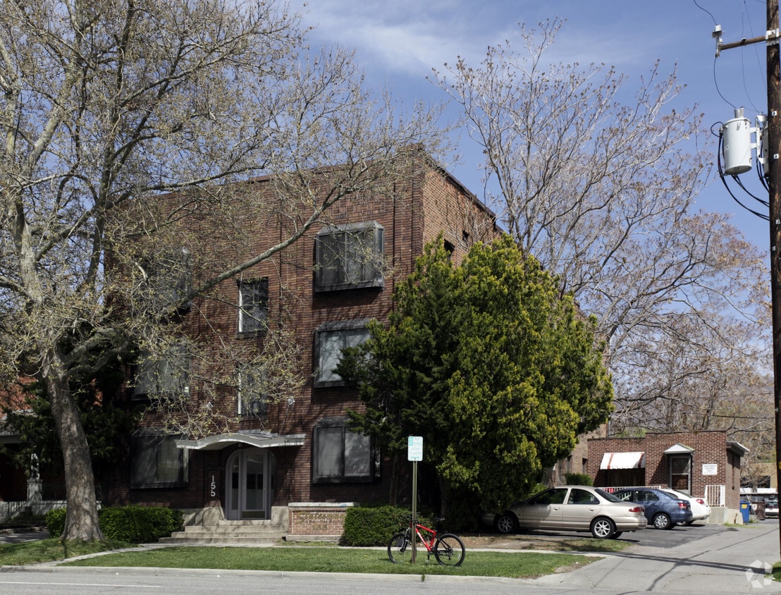 Primary Photo - Statesman Apartments