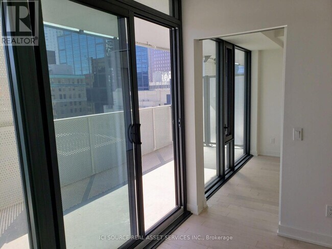 Photo du bâtiment - 25 Richmond St E