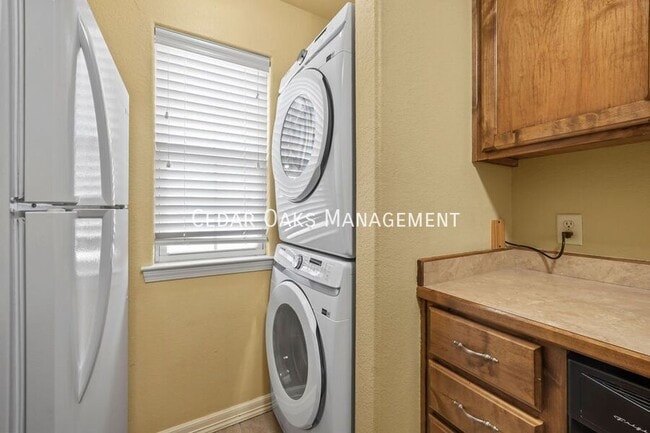 Building Photo - 1110 S C Ct