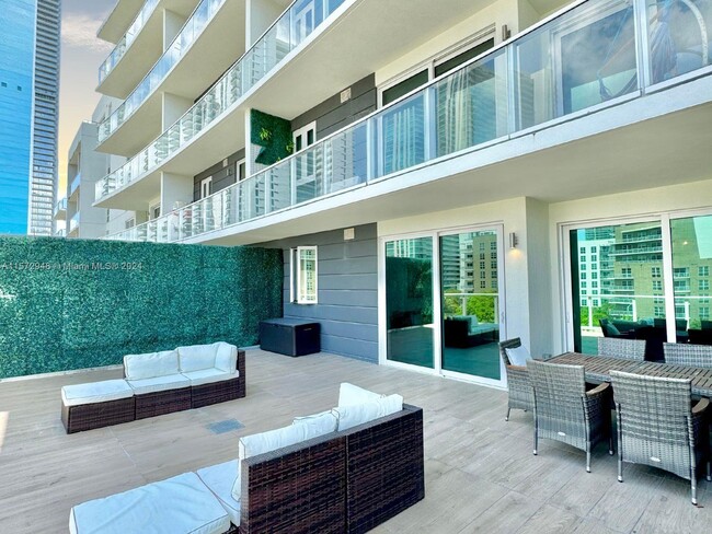 Foto del edificio - 321 NE 26th St