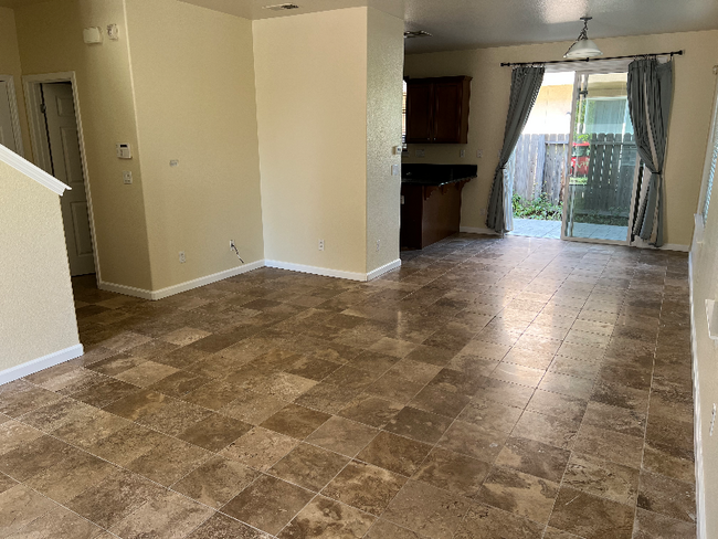 Building Photo - 9405 Clemente Dr