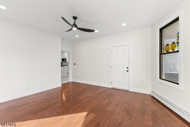 Foto del edificio - 633 Lafayette Ave