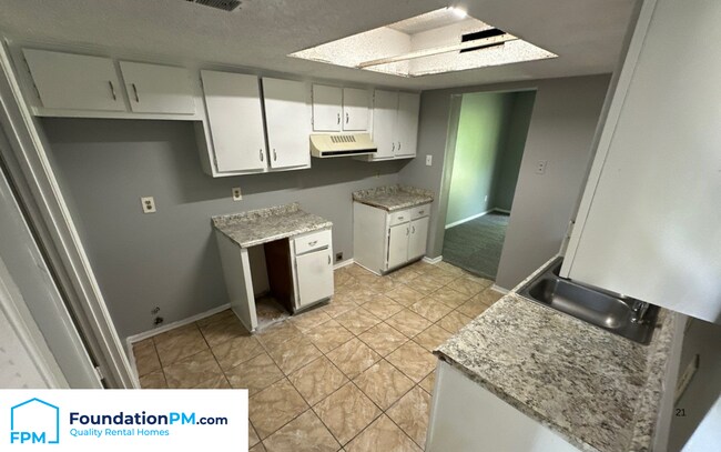 Foto del edificio - 6429 Kirby Trees Dr