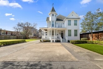 Building Photo - 811 Heights Blvd