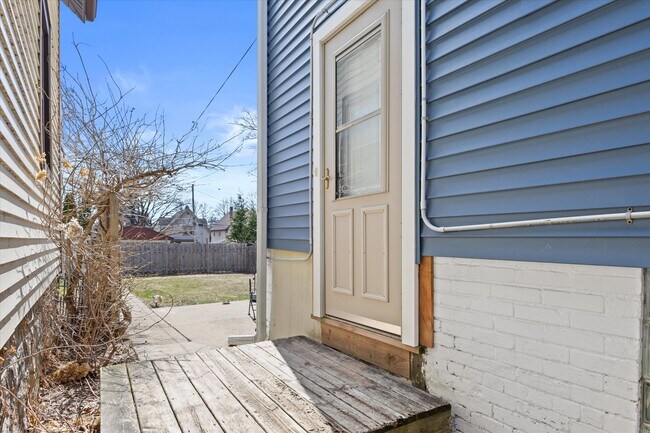 Foto del edificio - 311 E Rosedale Ave