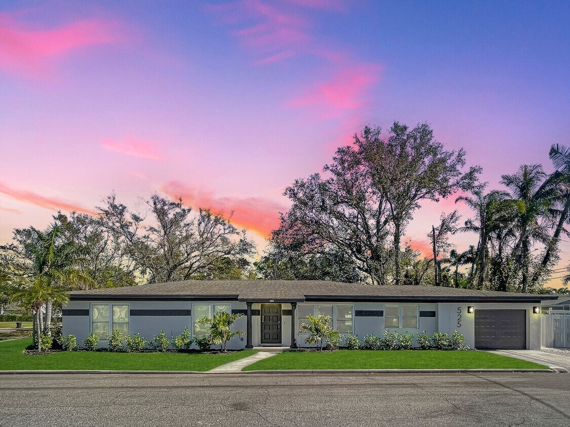 Foto principal - Fully Remodeled Snell Isle Luxury Home - A...
