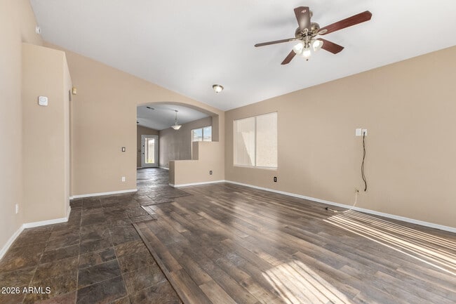 Foto del edificio - 8642 W Laurel Ln