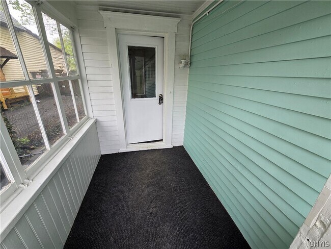 Foto del edificio - 121 West End Dr