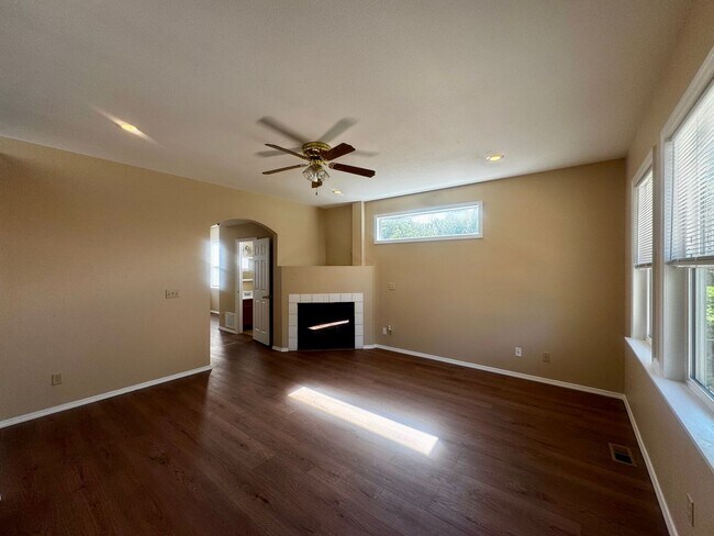 Foto del edificio - Charming 4 Bedroom close to Patty Jewett Golf Course