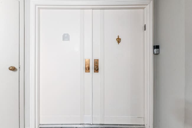 Building Photo - 1900 Consulate Pl