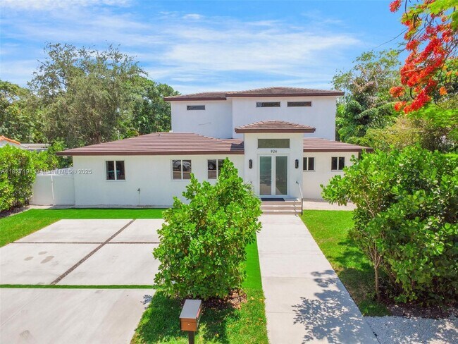 Foto del edificio - 924 NE 109th St