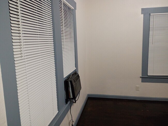 Foto del edificio - 719 Rigsby Ave