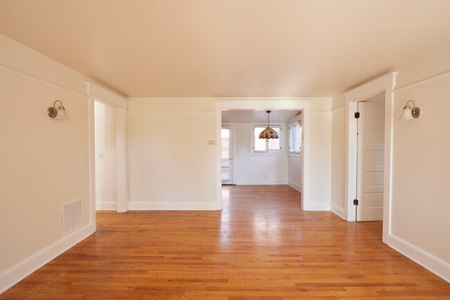 entrance - 1449 E Elizabeth St