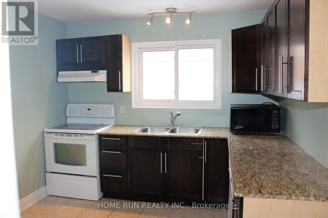 Building Photo - 1000 Debra Ave