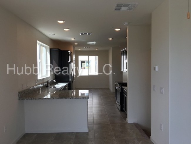 Foto del edificio - Brand New with Views !! - 3 Bedroom Townhouse