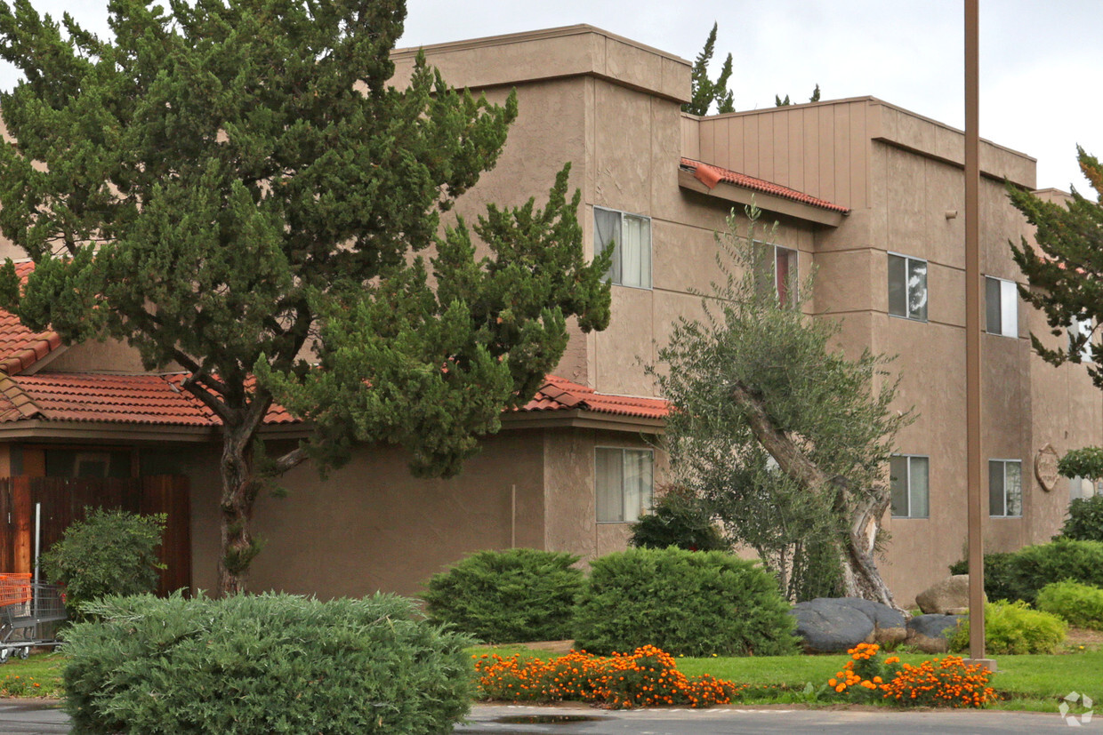 Building Photo - Country Club Village Apartments