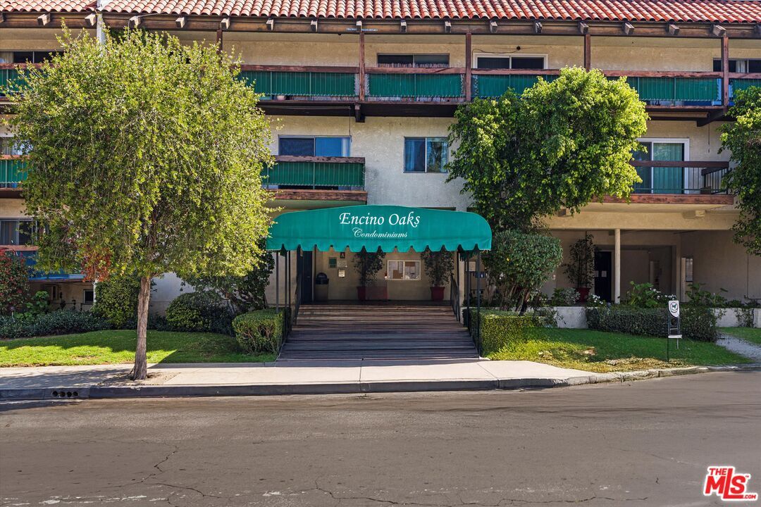 Foto principal - 5460 White Oak Ave