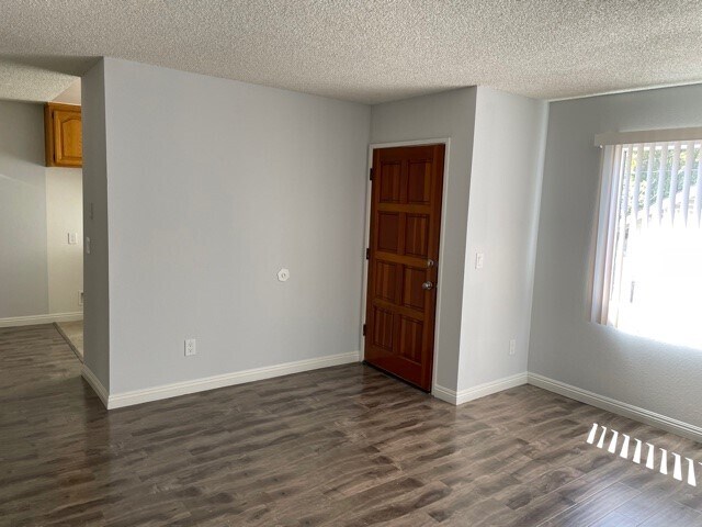 Foto del edificio - 1233 Stanley Ave