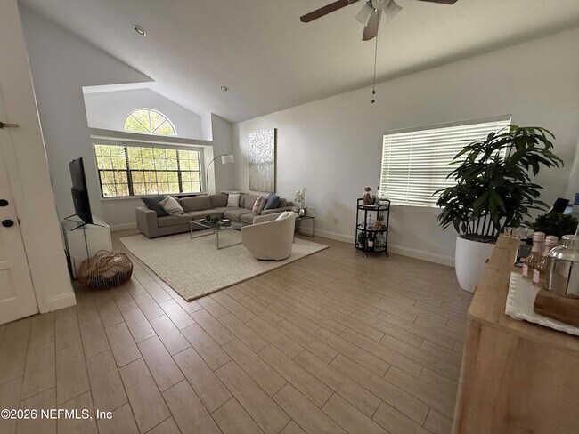 Foto del edificio - 111 Solano Woods Dr