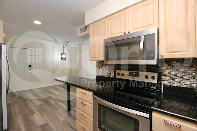 Foto del edificio - 1005 E 8th St